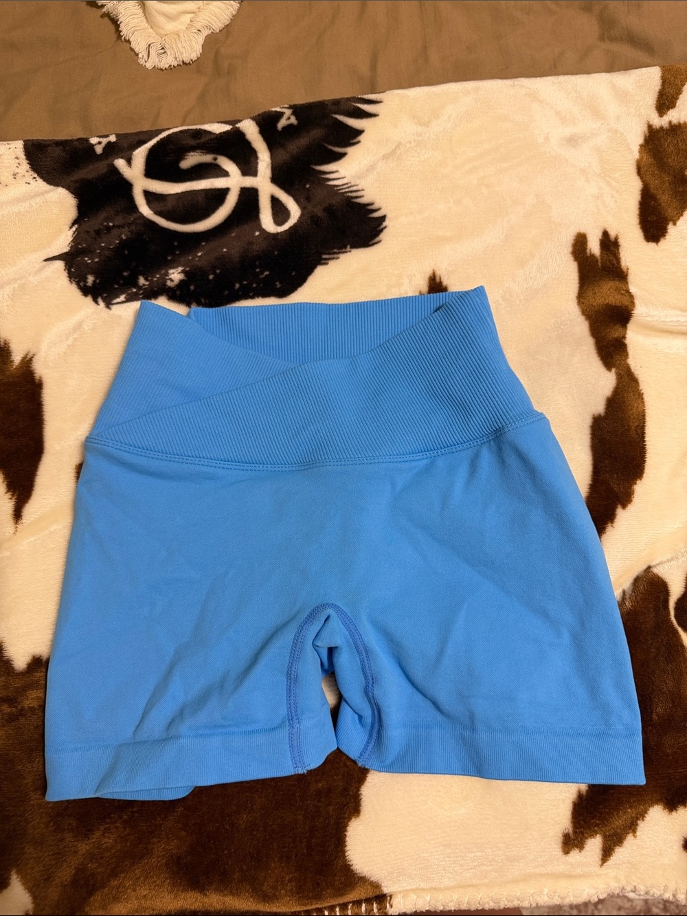 High-Waist crossover  gym shorts